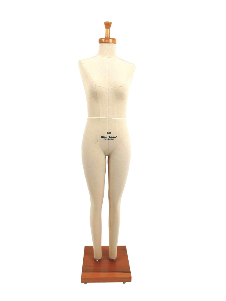 Mannequin avec jambe sur commande